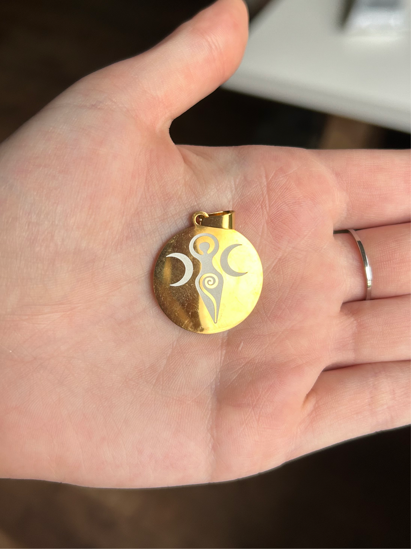 Pendentif déesse féminine