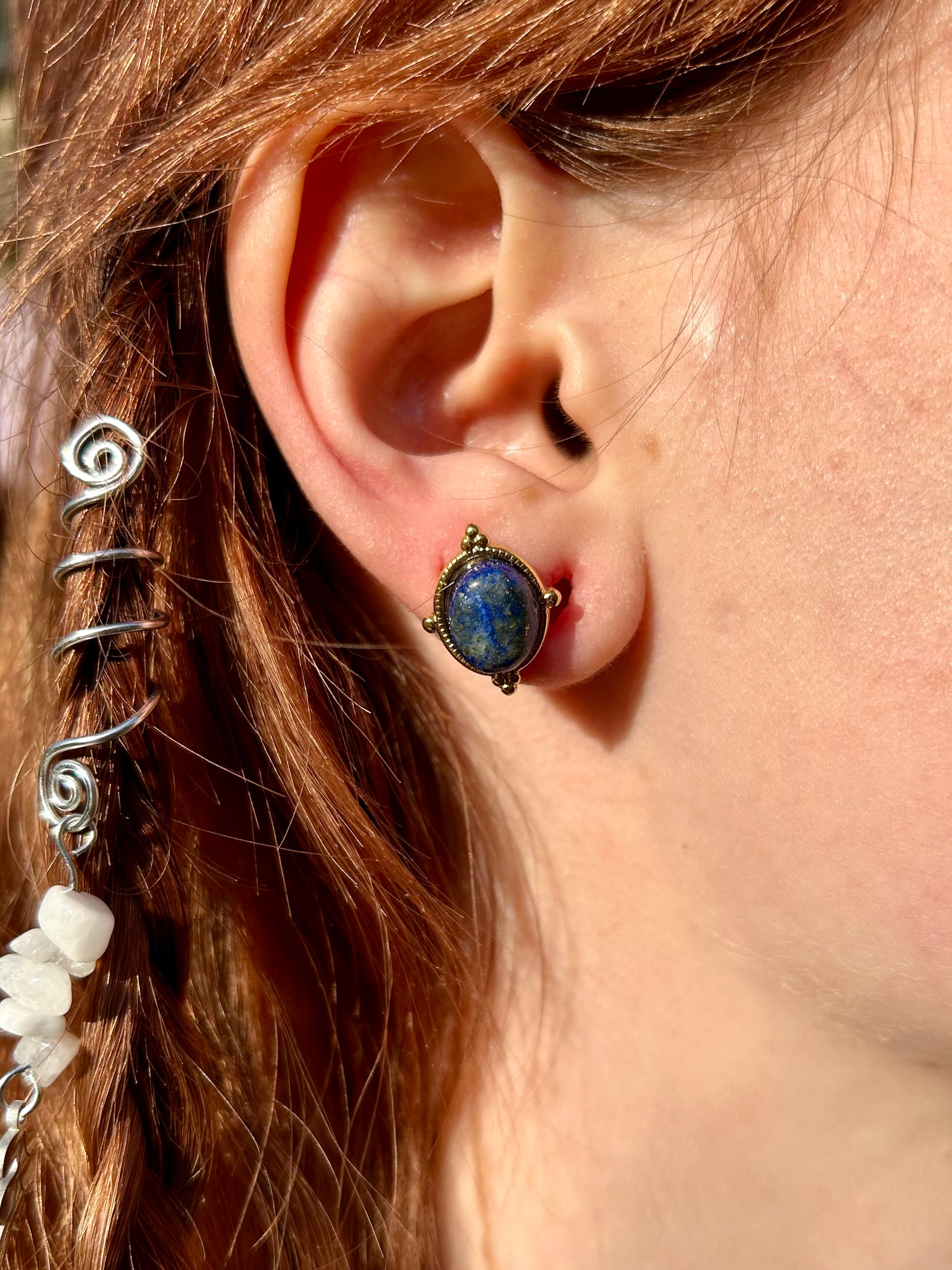 Puces d’oreilles Beruna pierres naturelles personnalisable et amovibles