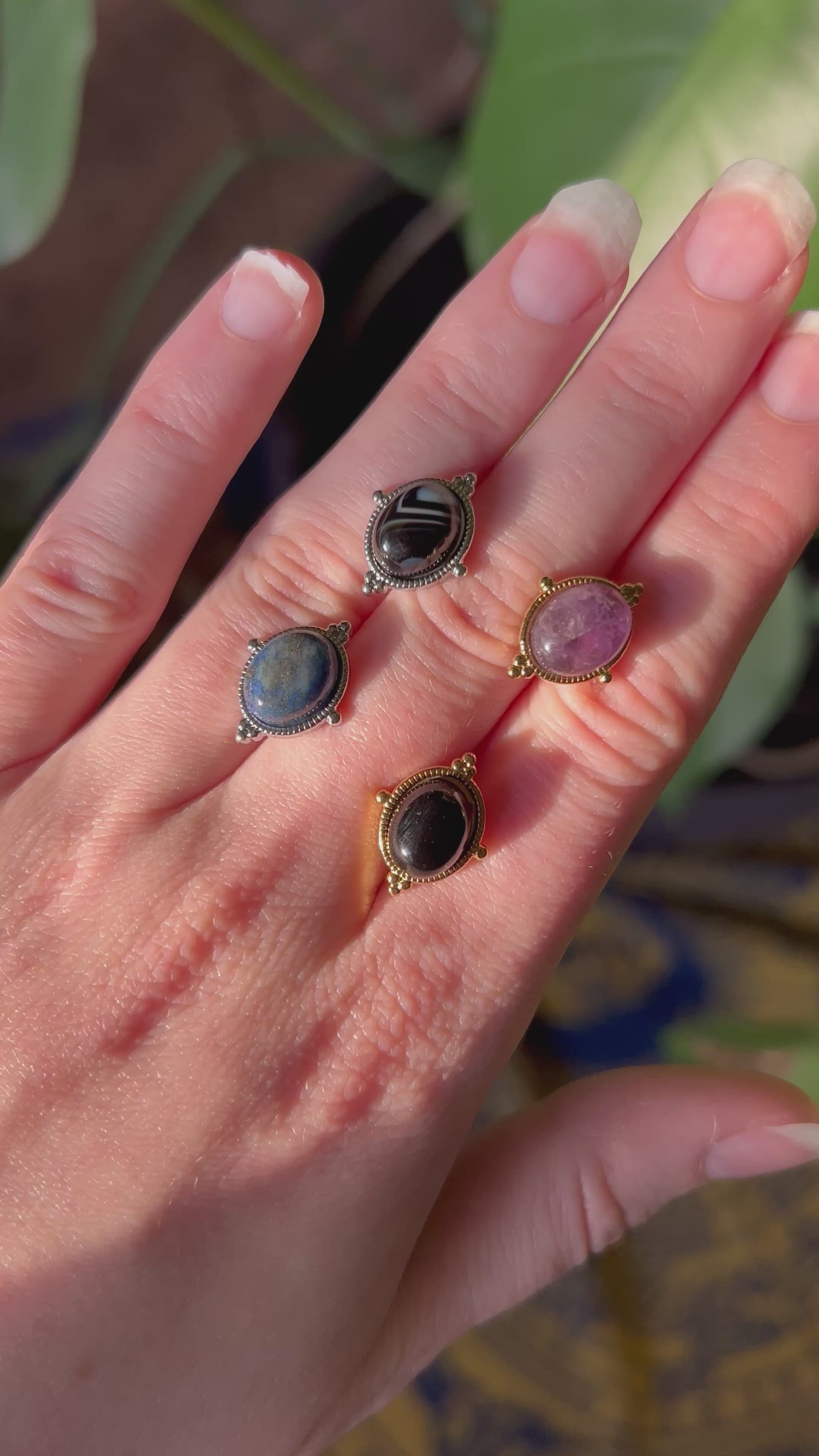 Puces d’oreilles Beruna pierres naturelles personnalisable et amovibles